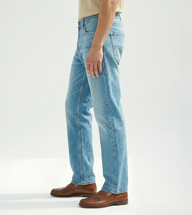 جينز ريفر مغسول بقصة مريحة