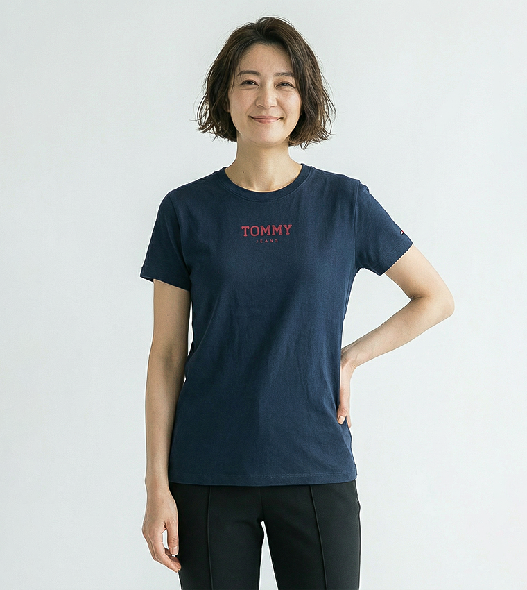 تيشيرت بطبعة شعار وكم قصير