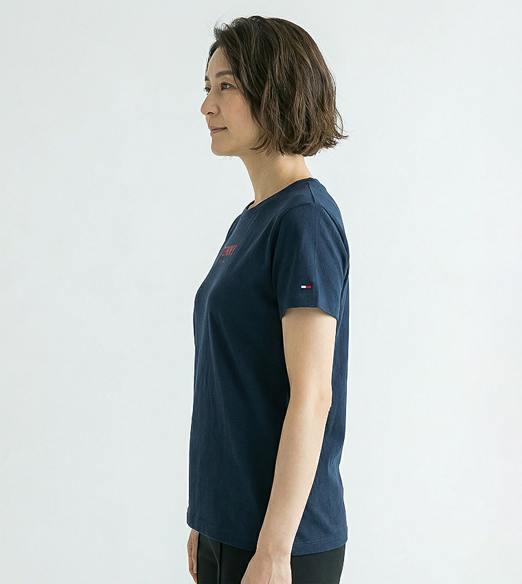 تيشيرت بطبعة شعار وكم قصير