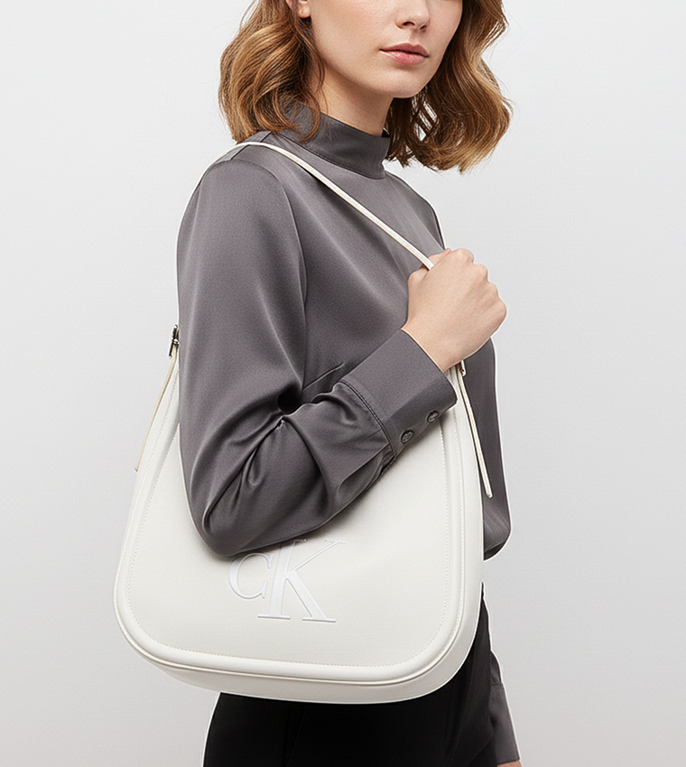 شنطة كتف مونوغرام 