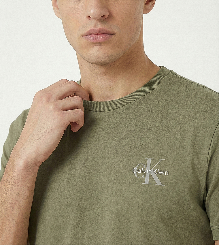 كالفن كلاين جينز  تيشيرتات بياقة دائرية  - زيتي  Round Neck T-Shirts