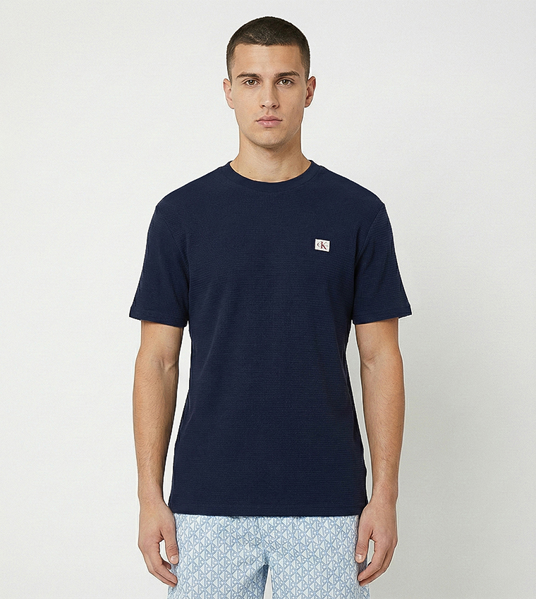 تيشيرت كم قصير بقبة مستديرة