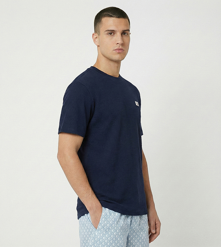 تيشيرت كم قصير بقبة مستديرة