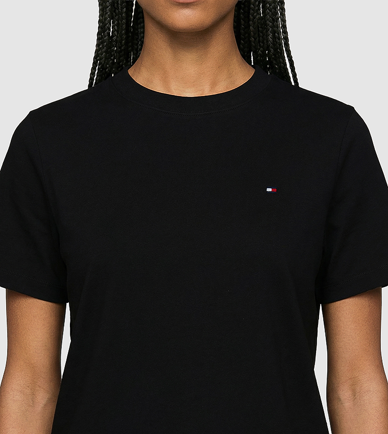 تيشيرت كم قصير  بشعار تومي مطرز