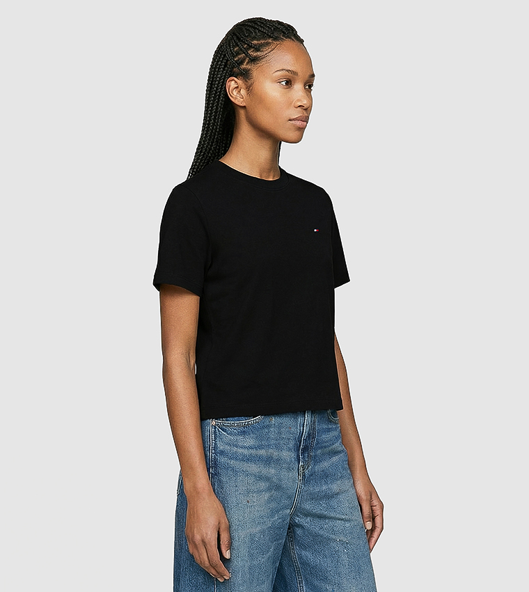 تيشيرت كم قصير  بشعار تومي مطرز