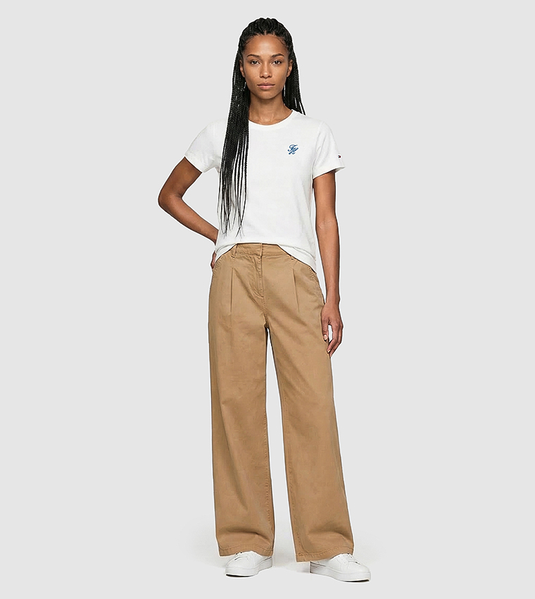 تيشيرت بقبة مستديرة مطرز مونوغرام