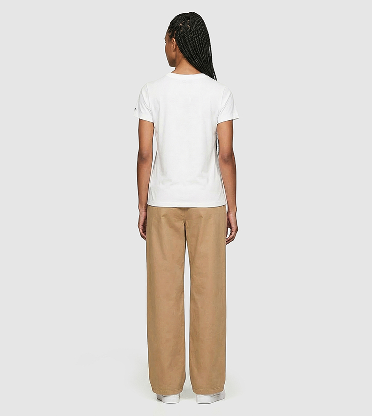 تيشيرت بقبة مستديرة مطرز مونوغرام