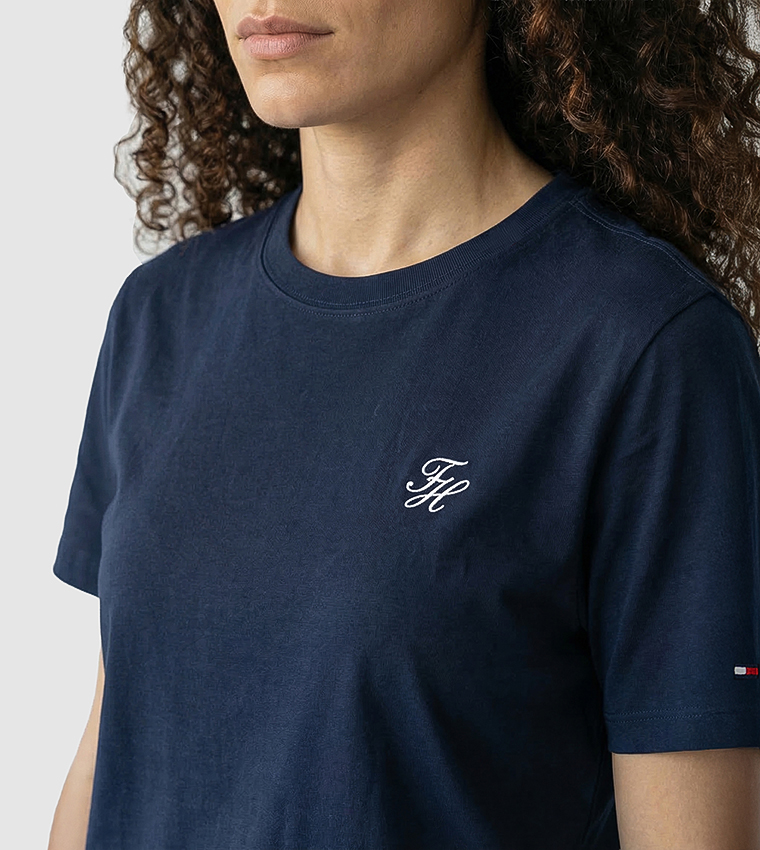 تيشيرت بقبة مستديرة مطرز مونوغرام