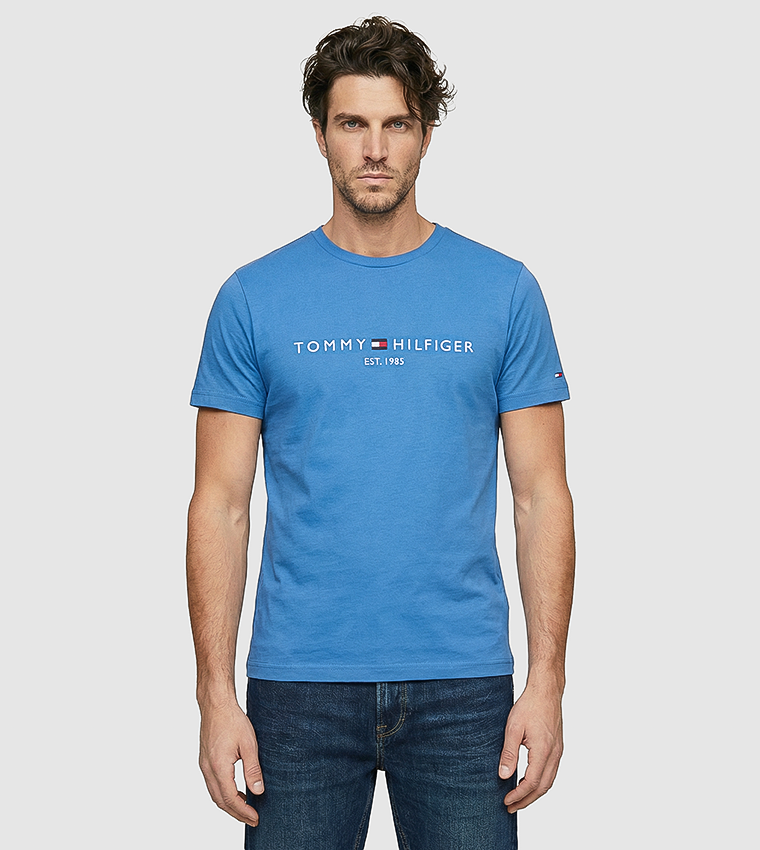 تيشيرت بطبعة شعار وكم قصير