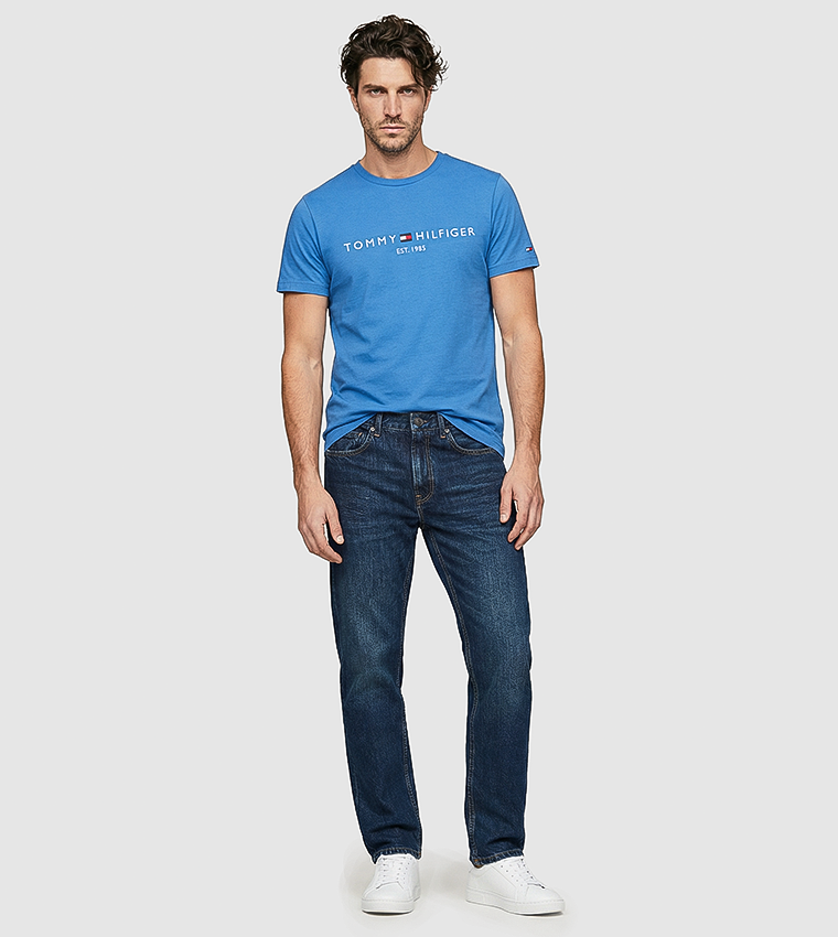 تيشيرت بطبعة شعار وكم قصير