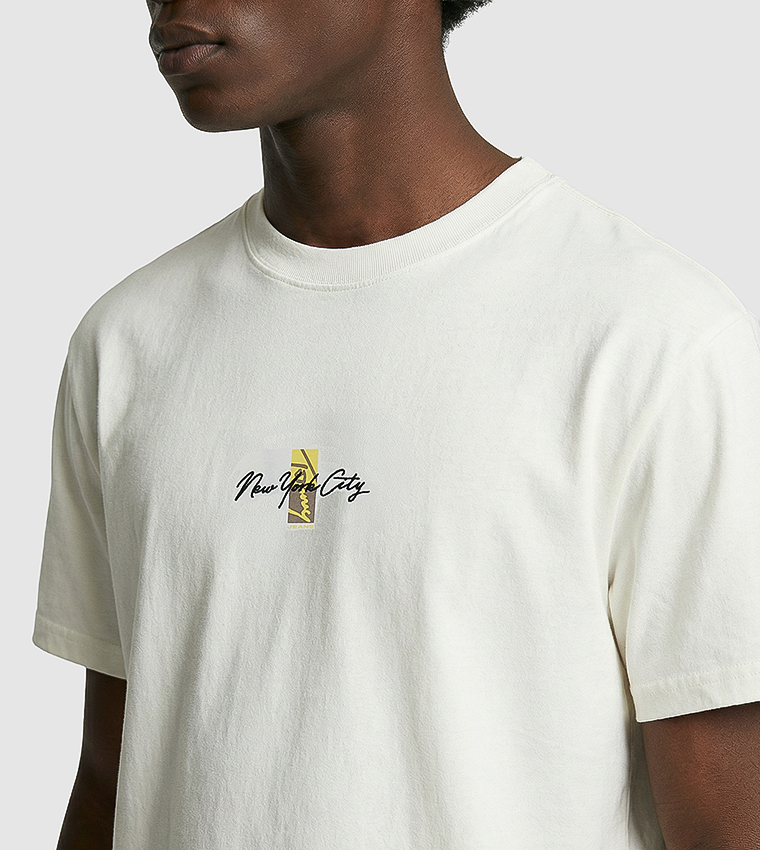 تيشيرت مطرز بكم قصير