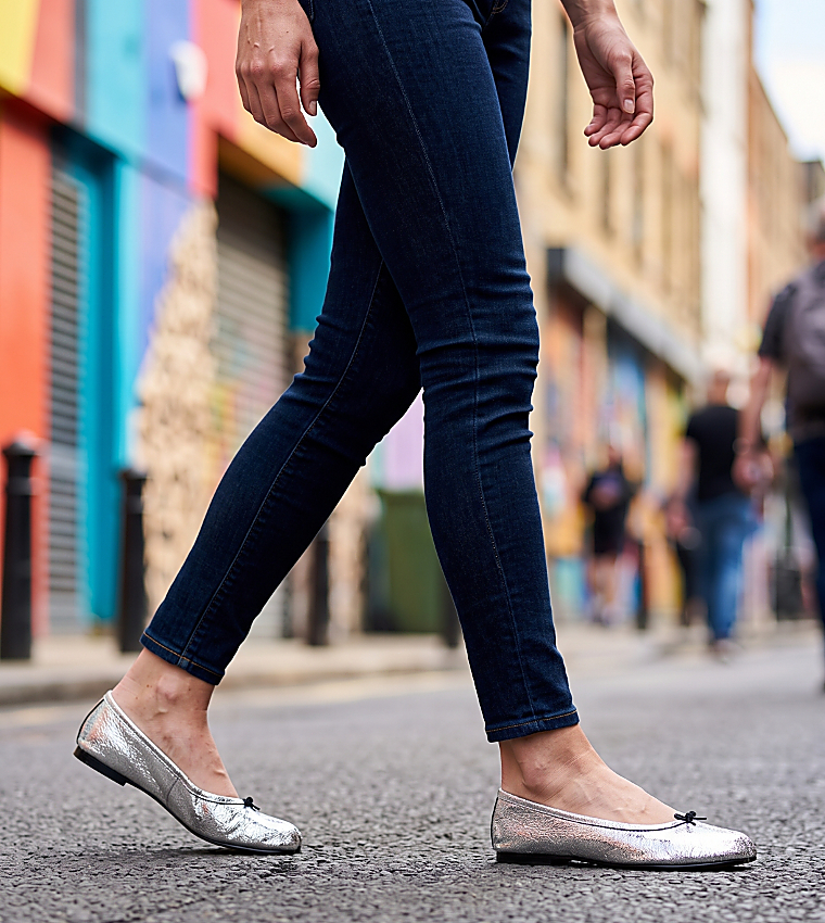 CALICO Crinkle Split-Toe Ballerinas