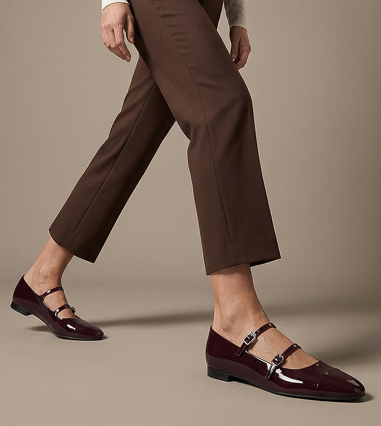 صندل بكعب مربع وحزام كاحل 