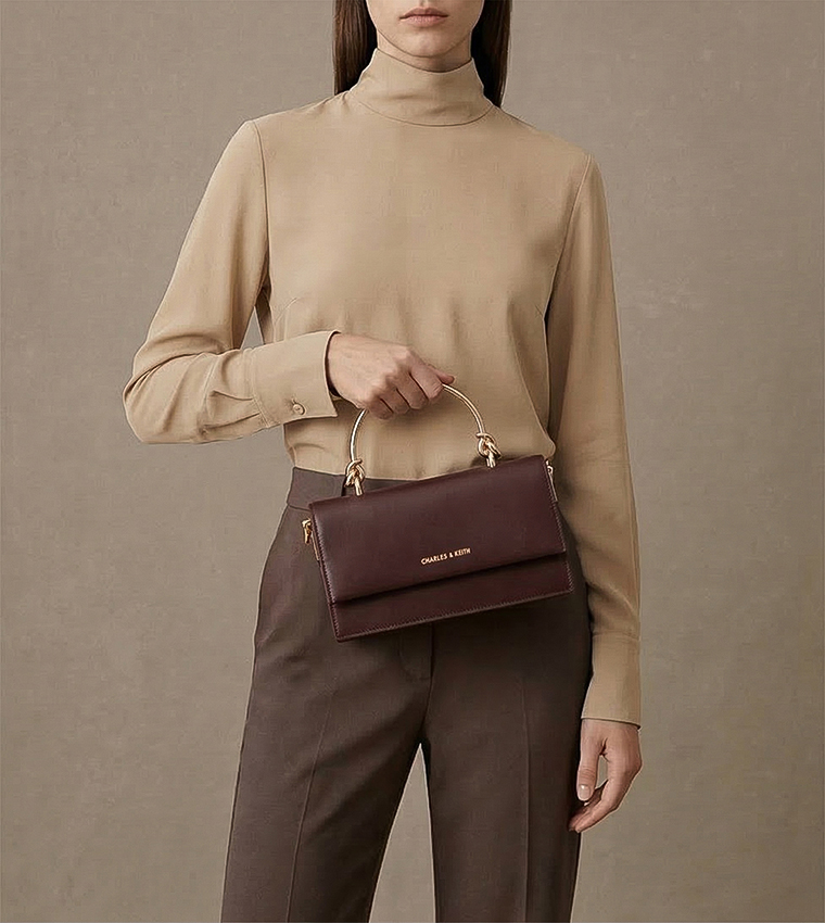 شنطة يد بشعار