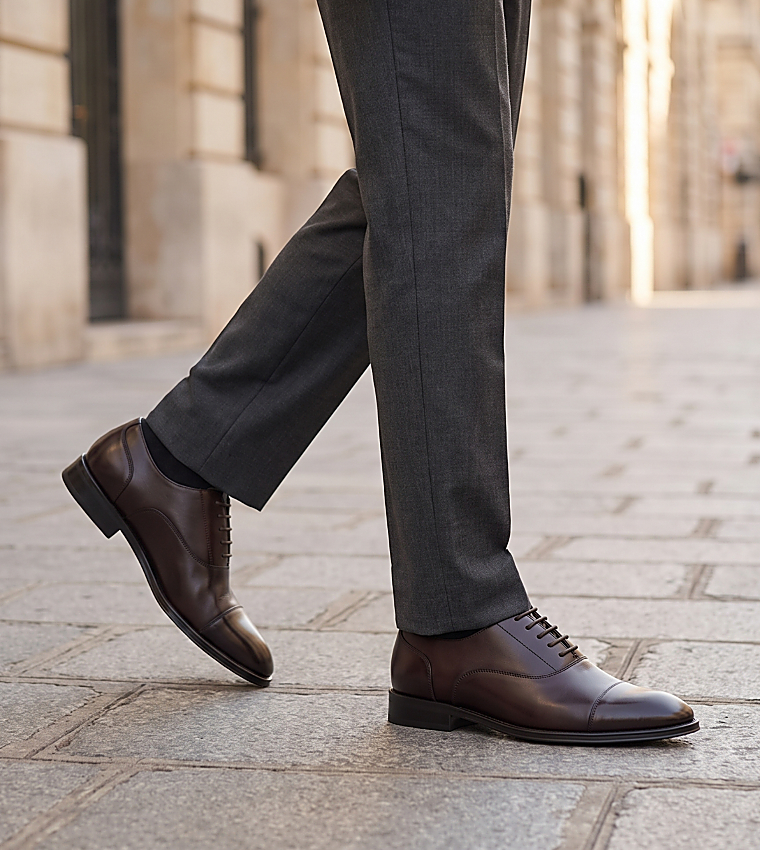 حذاء أوكسفورد برباط ومقدمة مدببة