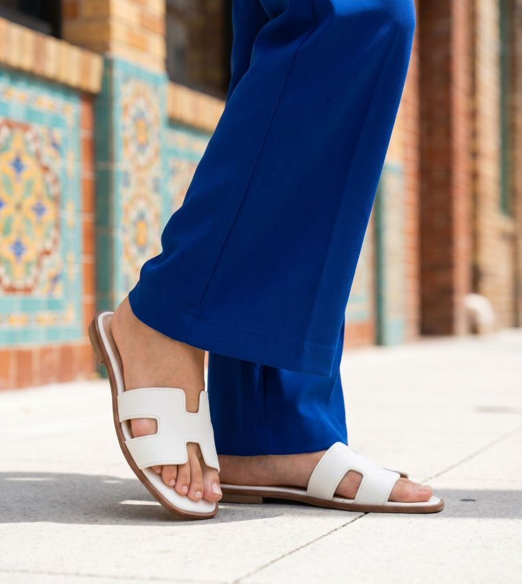 ستيف مادن  الصنادل المسطحة - أبيض Flat Sandals
