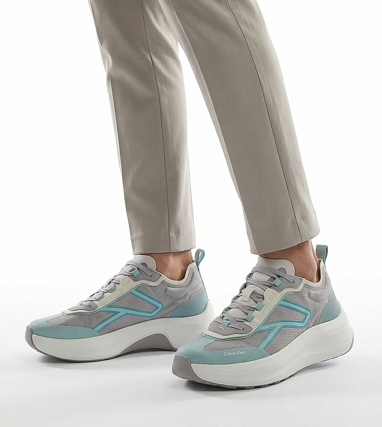 Round Toe Platform Runner Sneakers