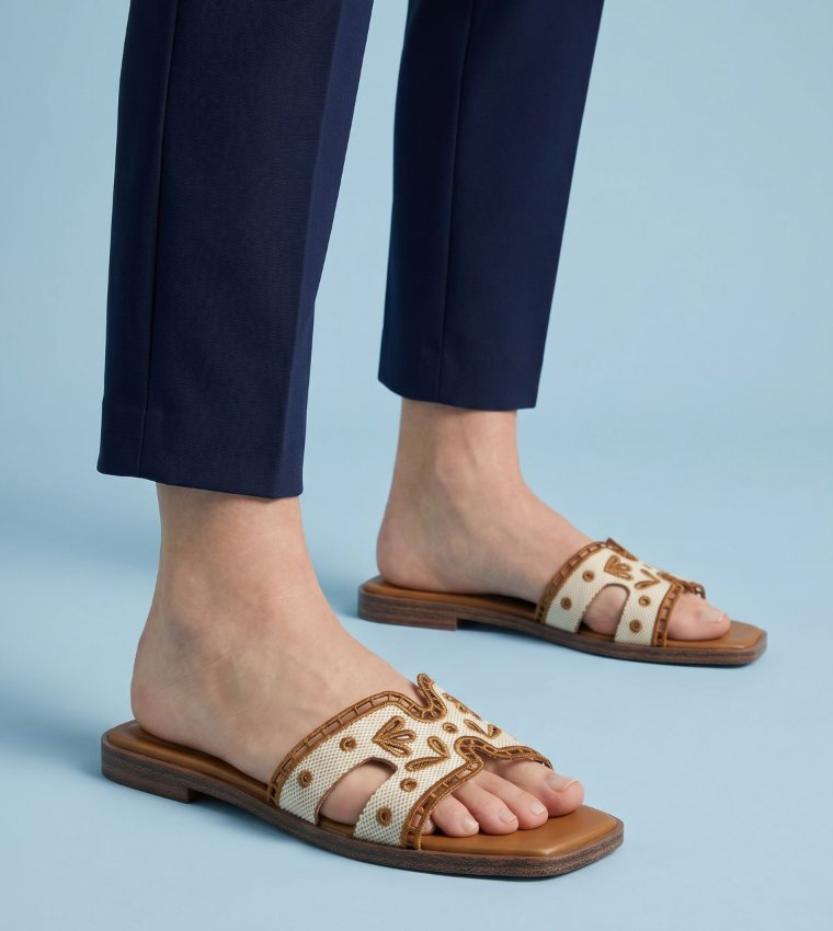 ITSANDAL Embroidered Flat Sandals