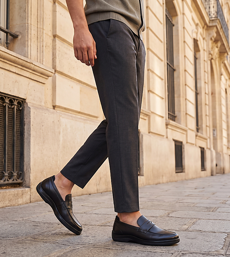 LANZO Textured Round Toe Loafers