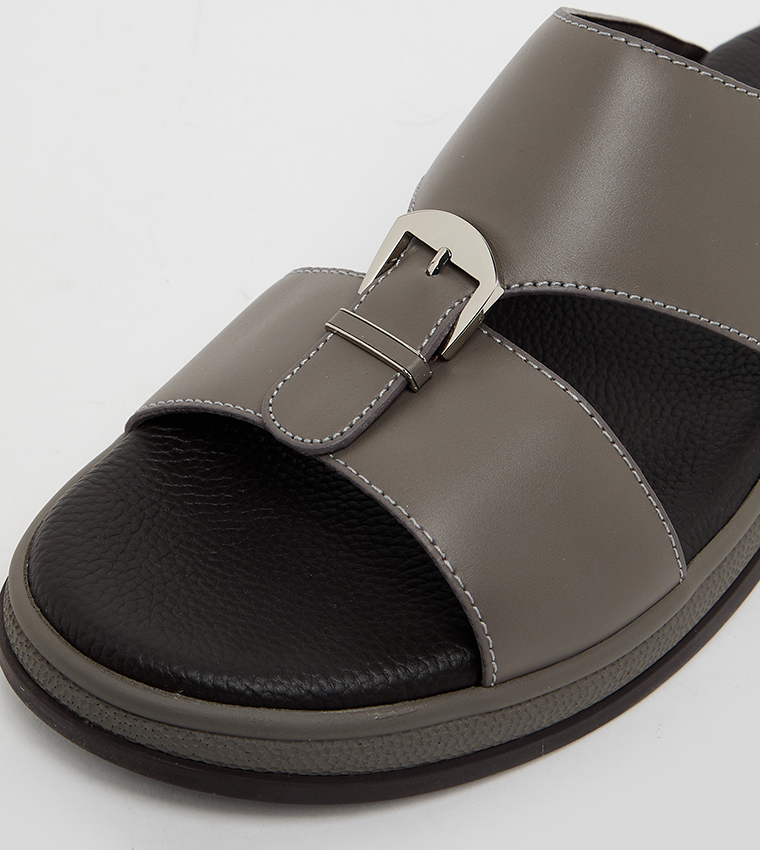 Textured Open-Toe Arabic Sandals