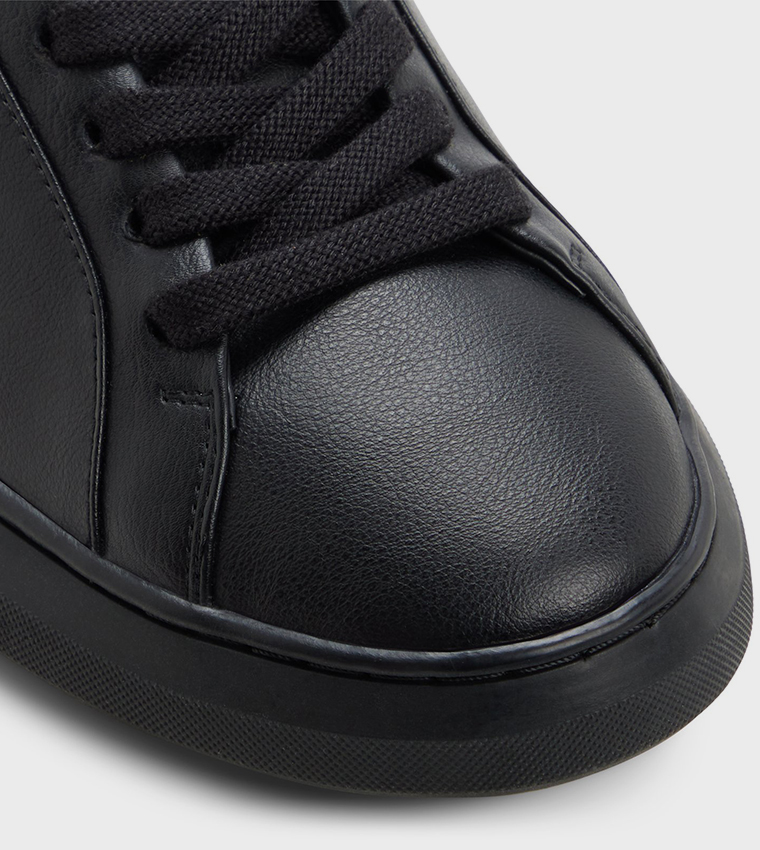 سنيكرز سادة برباط 