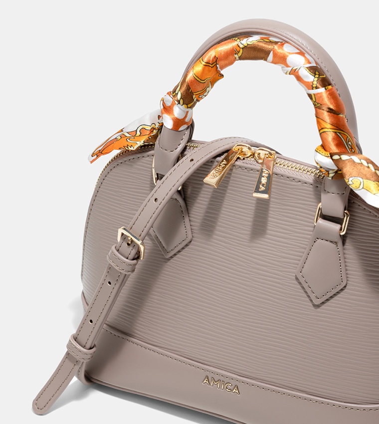 شنطة ساتشل كارلا بنقشة بارزة بوشاح 