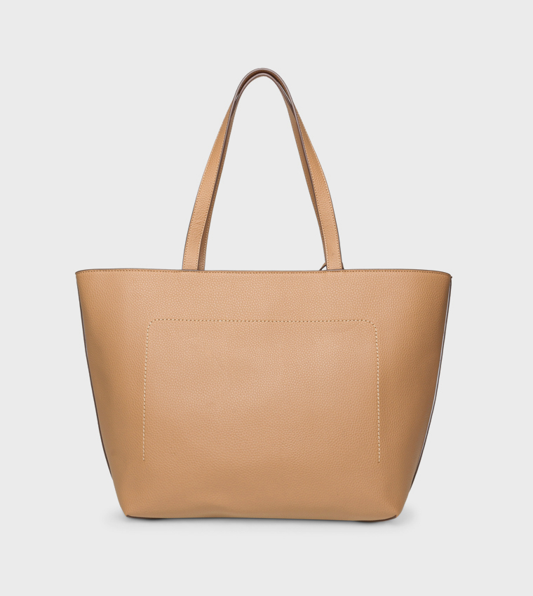 شنطة كتف بنقشة مع شعار