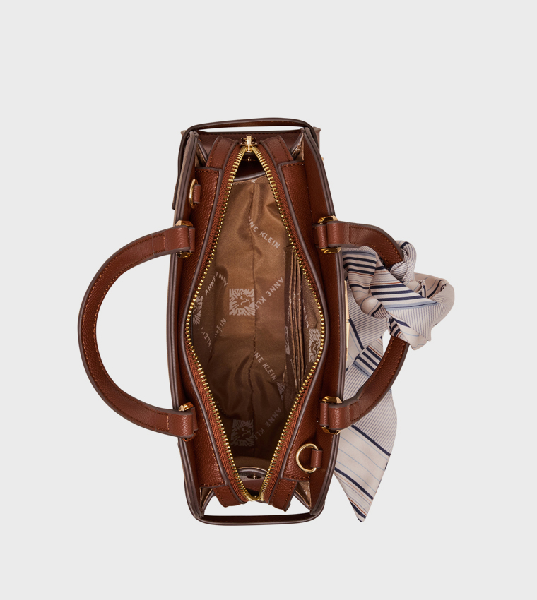 شنطة ساتشل بنقشة مع وشاح