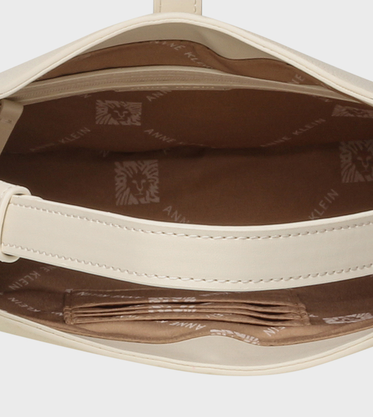 شنطة كتف بنقشة مع وشاح