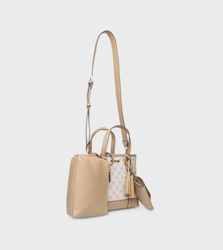 شنطة توت بنقشة مونوغرام