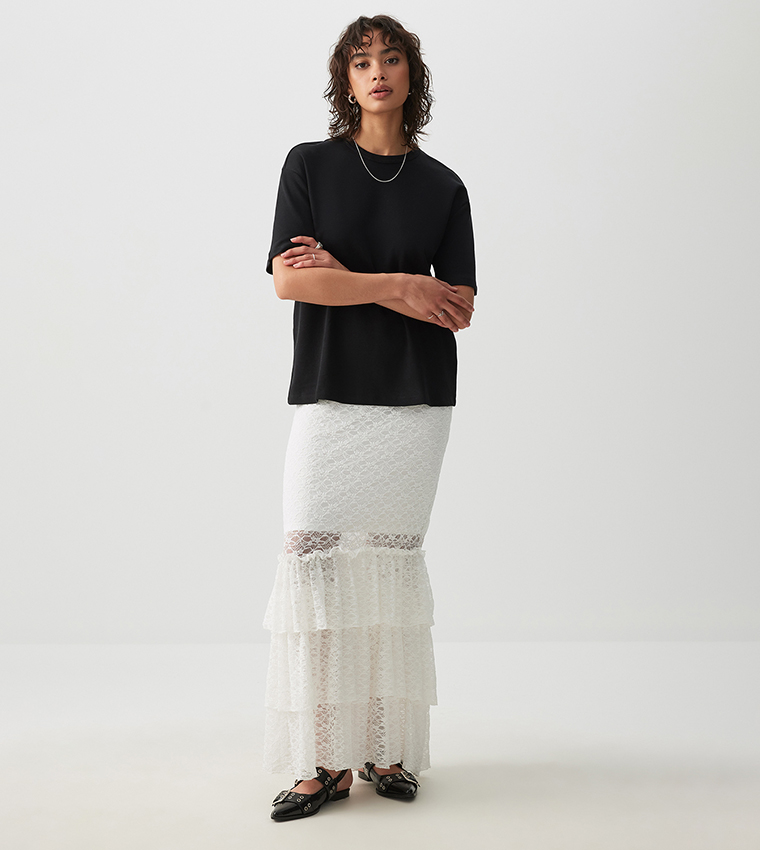 تنورة ماكسي بطبقات دانتيل