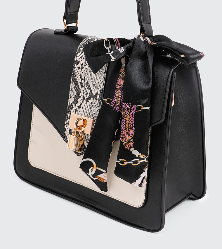 شنطة يد بلونين مع وشاح