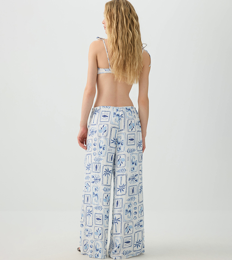 بنطلون واسع بطبعة وخصر متوسط