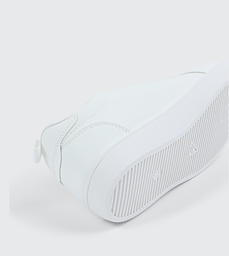 سنيكرز مطرز برباط 