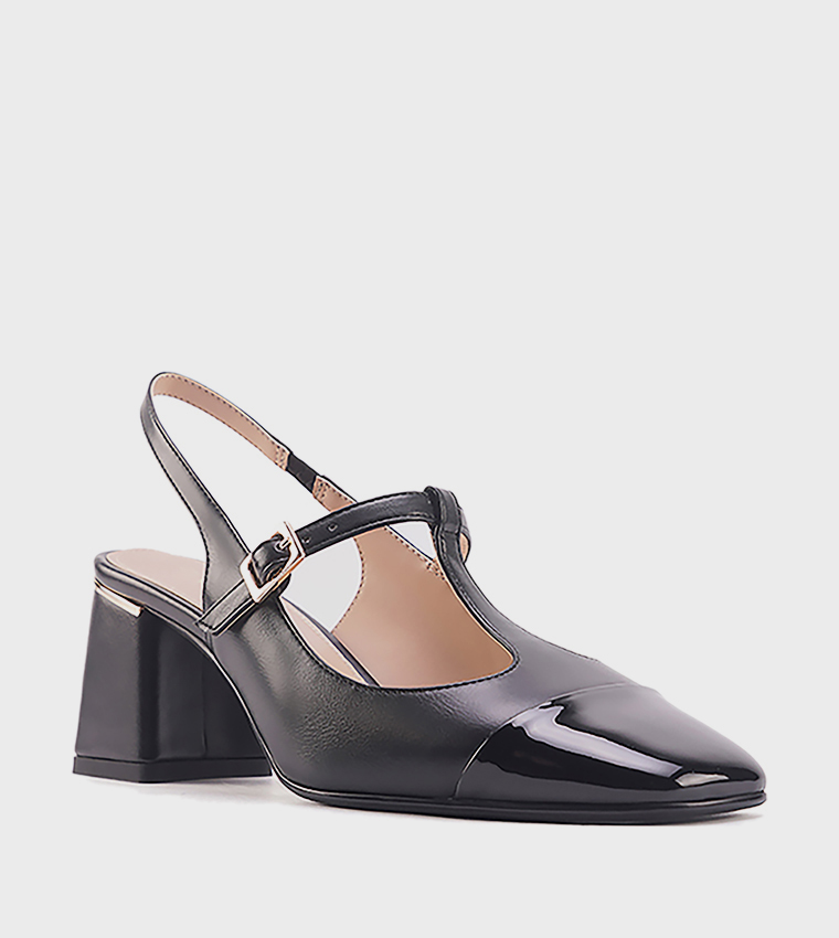 حذاء بحزام خلفي ومقدمة مدببة