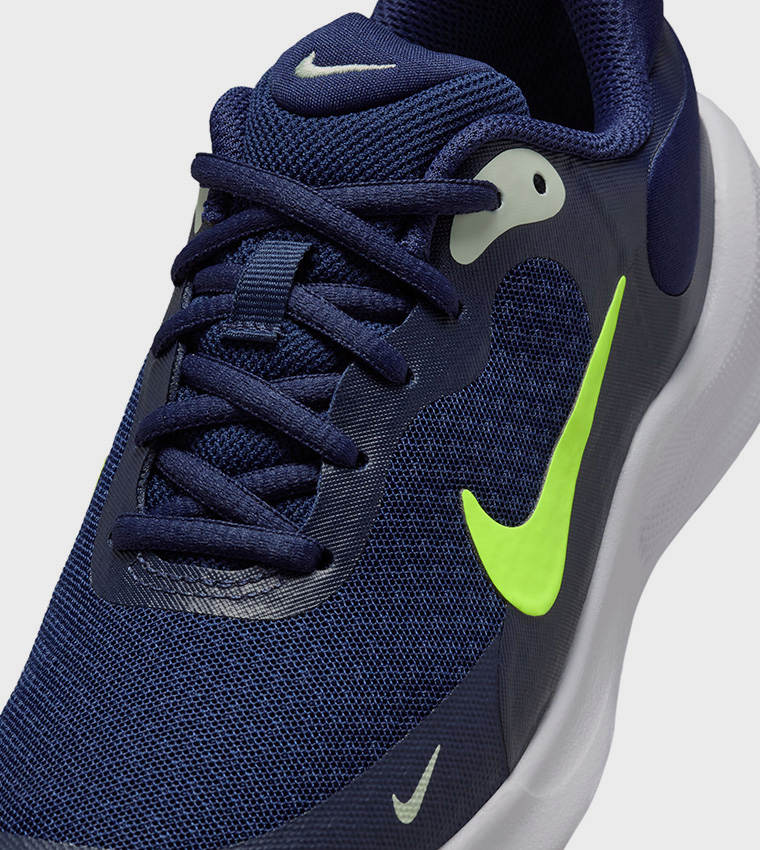 REVOLUTION Logo Detail Running Shoes