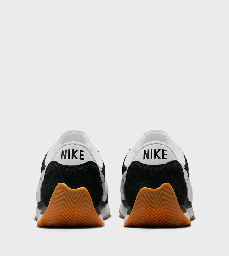 حذاء رياضي برباط باسيفيك بشعار