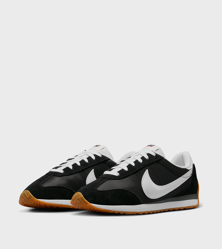 حذاء رياضي برباط باسيفيك بشعار