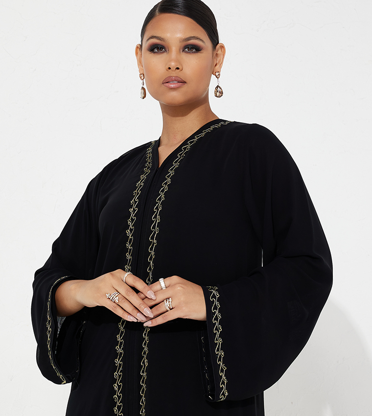 عباية مزينة بطبقتين شيفون