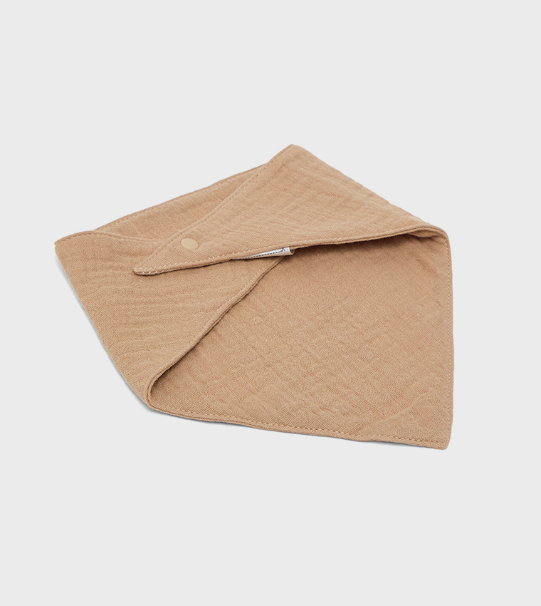 A 6-Layer Crepe Triangular Bib