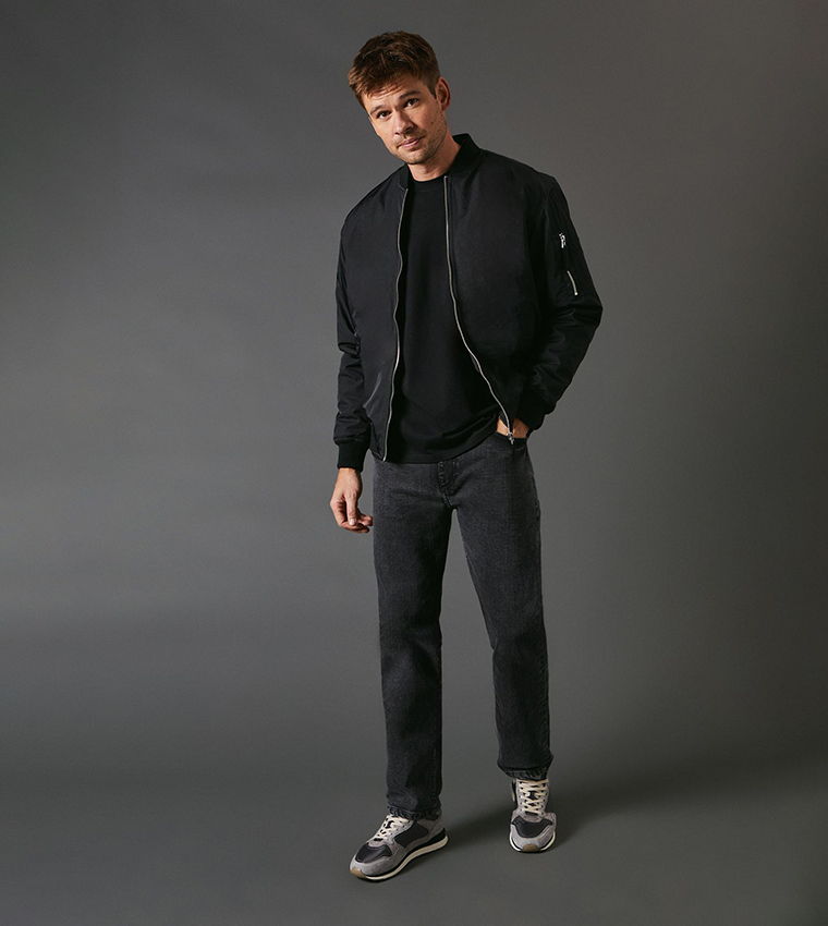 جينز مرن بقصة مستقيمة 