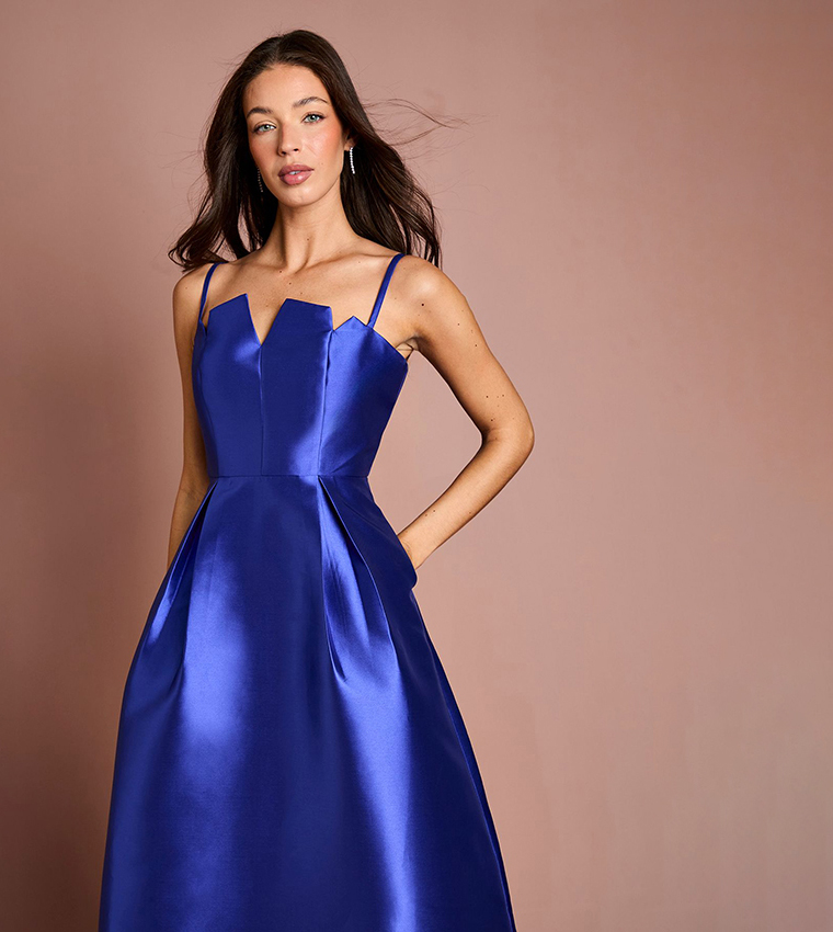 فستان ميدي بقبة V