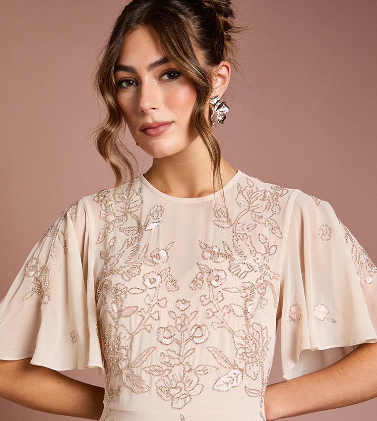 فستان ماكسي مطرز بكم مكشكش