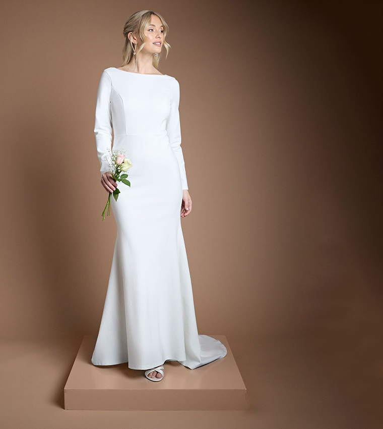 فستان سهرة ماكسي بقبة عريضة وحافة طويلة