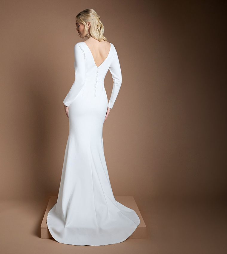 فستان سهرة ماكسي بقبة عريضة وحافة طويلة