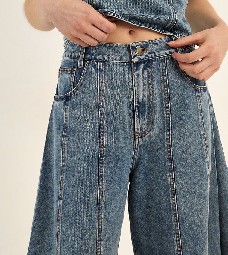 بنطلون جينز بقصة بالون 