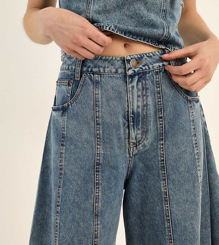 بنطلون جينز بقصة بالون 