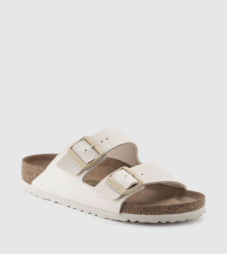 صندل مزين بمشبك 