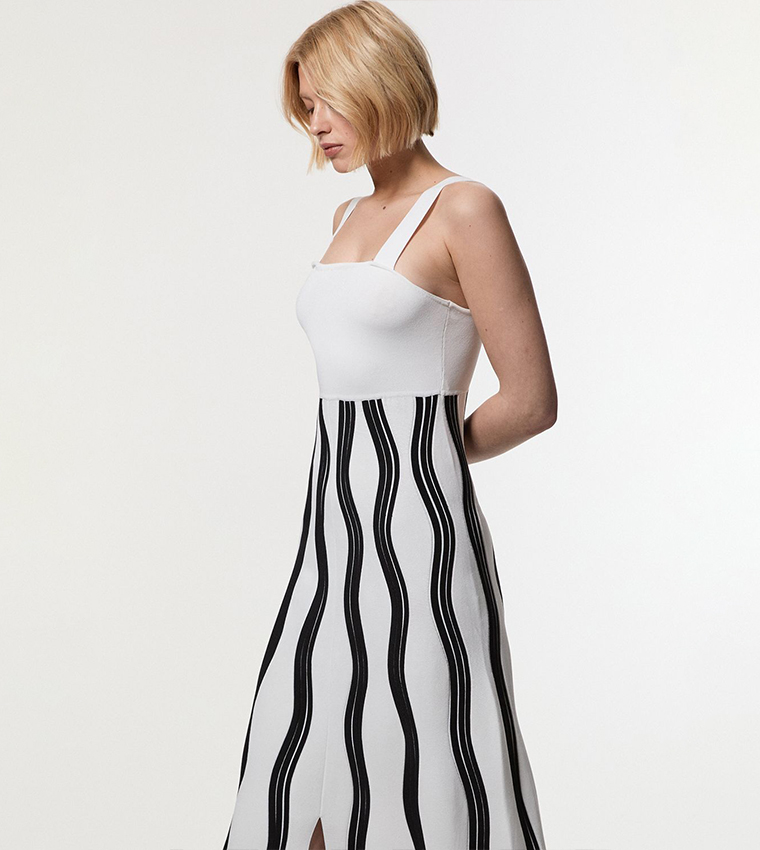 Contrast Wave Knit A-Line Strappy Dress with Fringing
