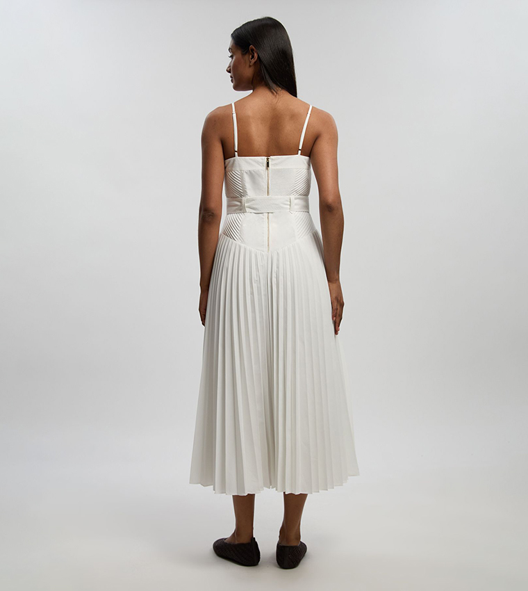 فستان ميدي بحمالات رفيعة بخصر منخفض وخياطة بارزة